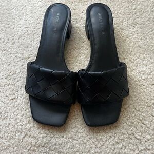Good Condition Marc Fisher Casara Slide Woven Sandal in Size 8 Black